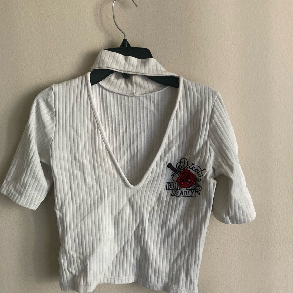 White Ribbed V-Neck Top with Embroidered Rose